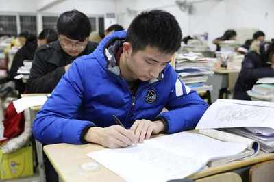 2023年昆明长鸿实验中学(高考补习)怎么收费?